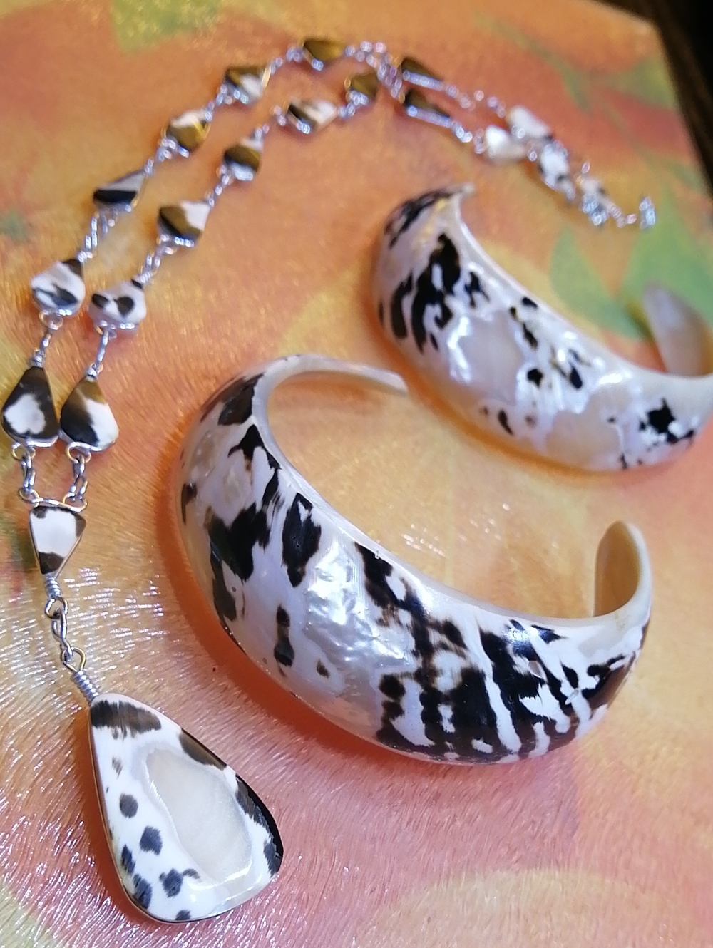 Genuine Black-lipped Oyster Shell Hand Carved Cuff (Pick Your Size)+Necklace